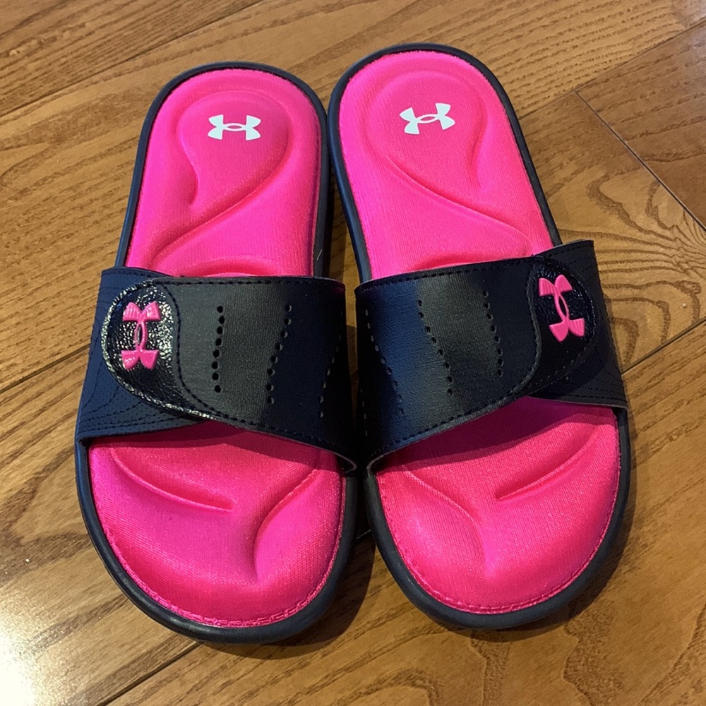 Girls Under Armour slides size 5